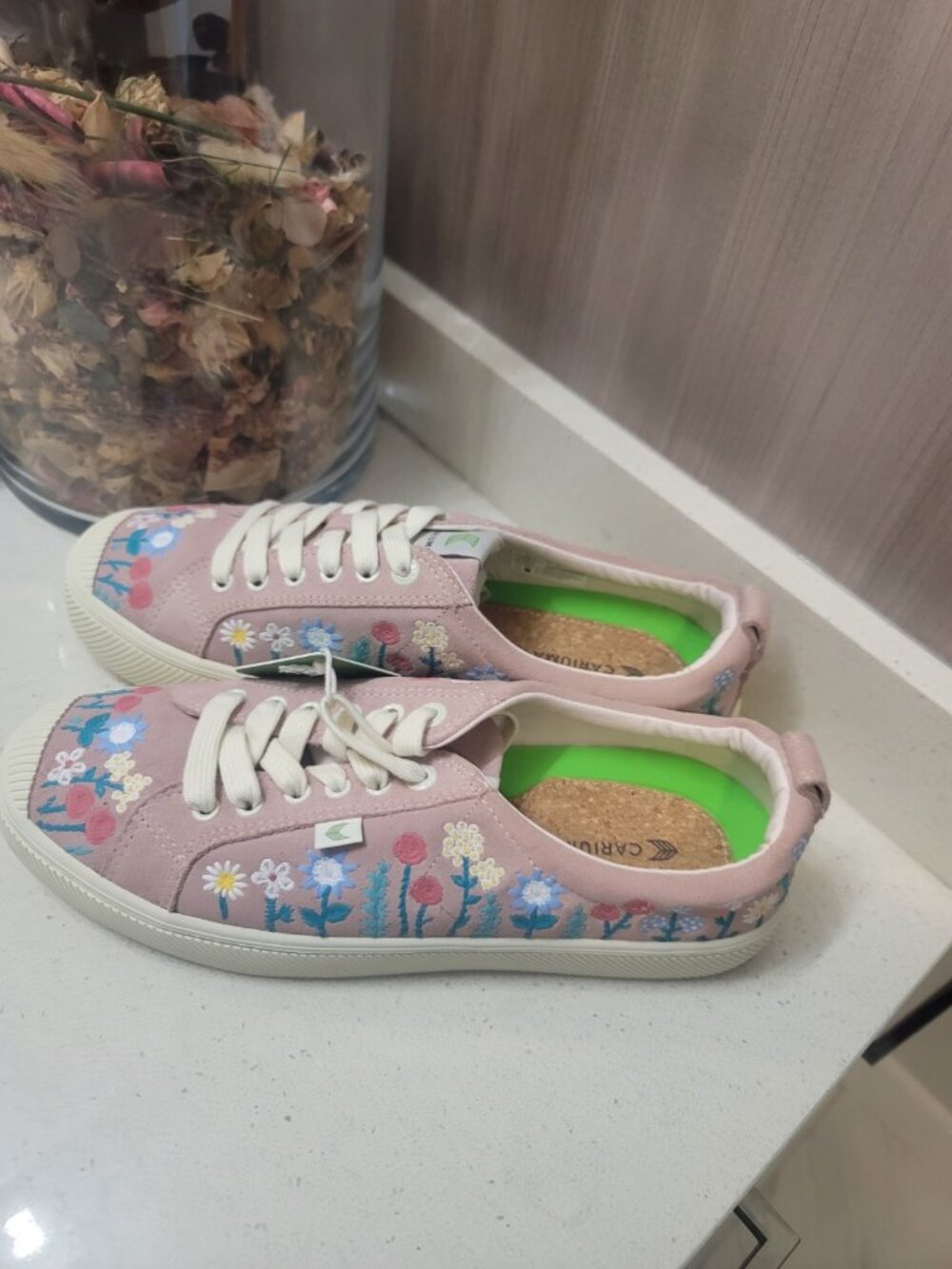 Cariuma Suede Embroidered Flower Sneaker-Sand Women Size 11.5 US New Multicolor - Picture 3 of 9